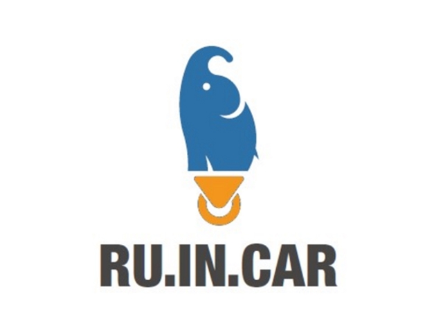 Logo Ru in car
