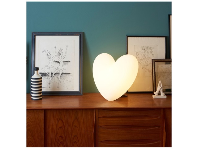 Love, lampada da tavolo con staffa di supporto bianca